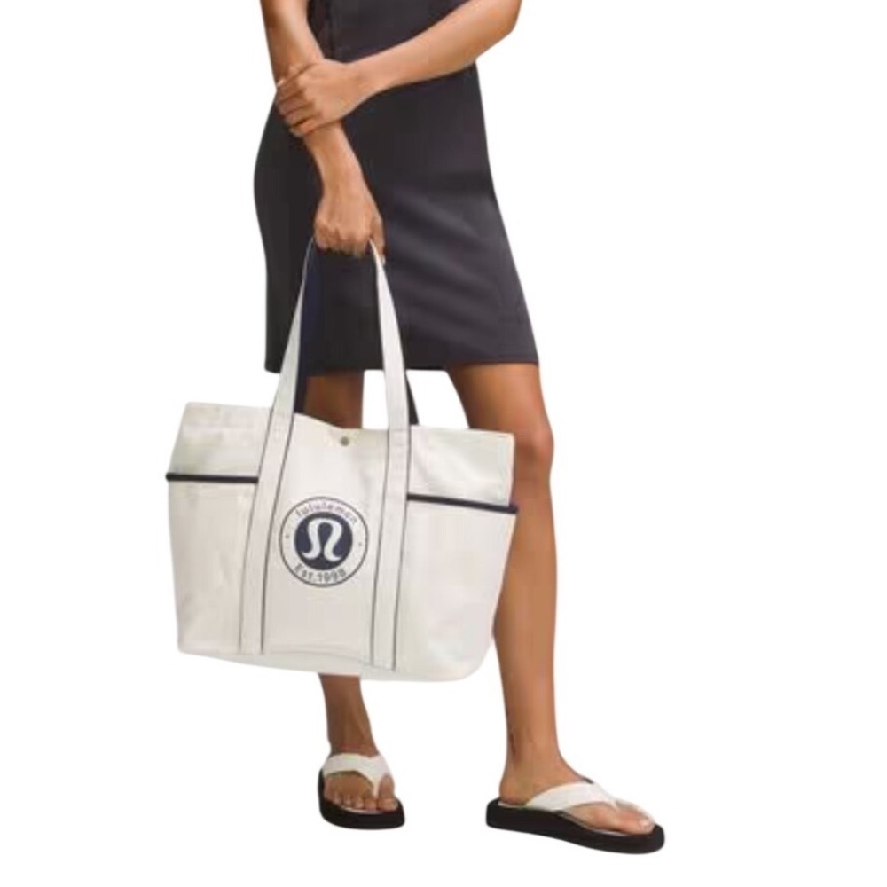 Lululemon Daily Multi-Pocket Canvas Tote Bag 20L Natural True Navy Logo